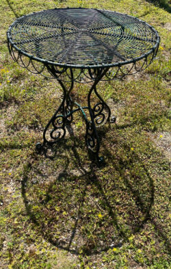 Vintage wirework metal table Vintage wirework metal table